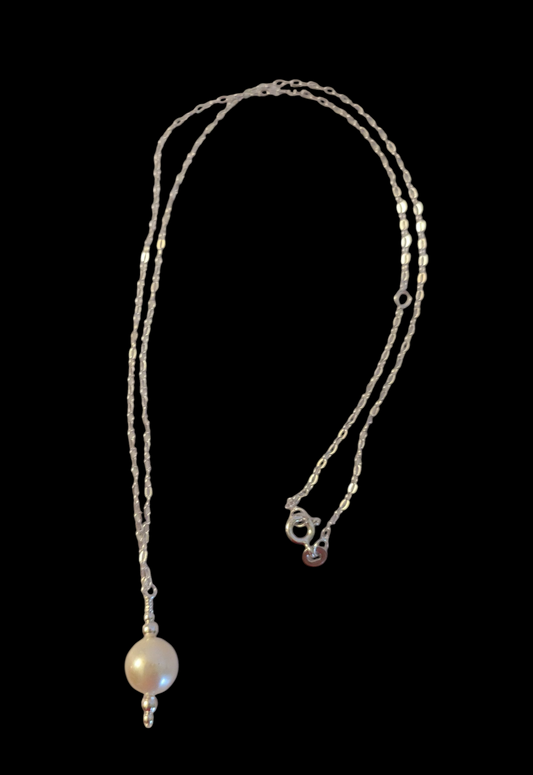 Modern Classic Pearl Necklace
