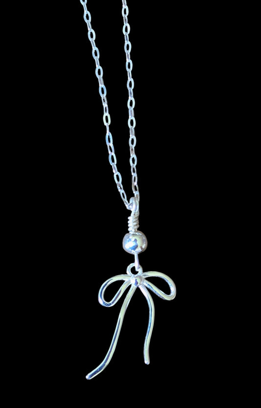 Dainty Bow Necklace